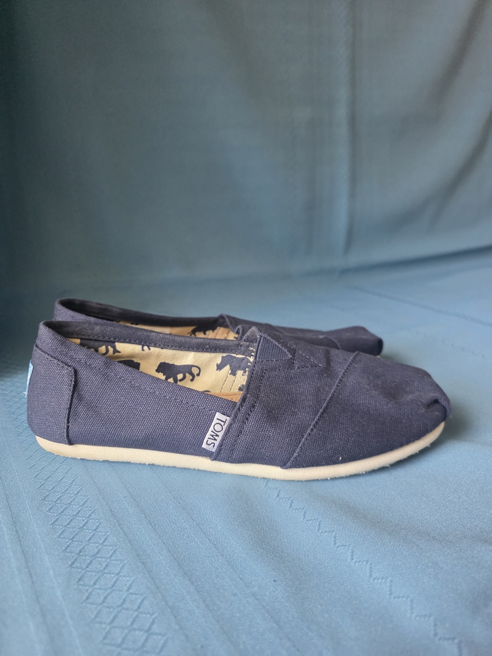 TOMS Classic Navy Canvas Slip‑On Shoes Women’s 7 Elephant Print Lining